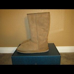 New EMU Australia Women’s “Stinger” Boots...Size 10